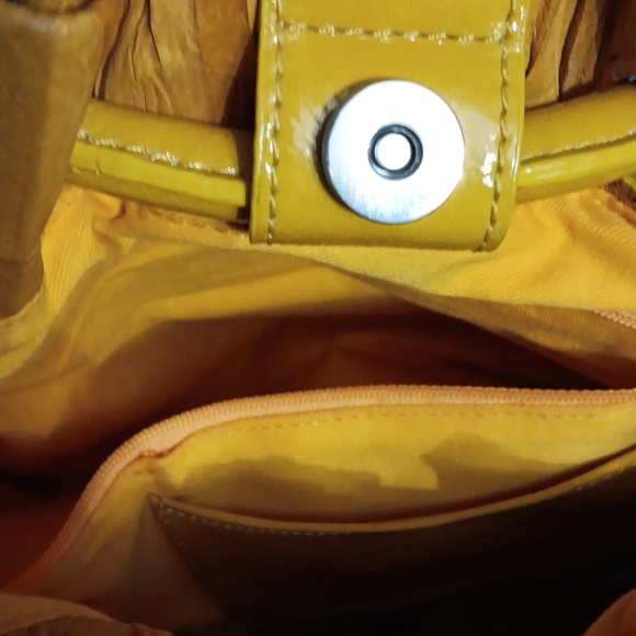 Beckon yellow leather pleated bag - Picture 9 of 10